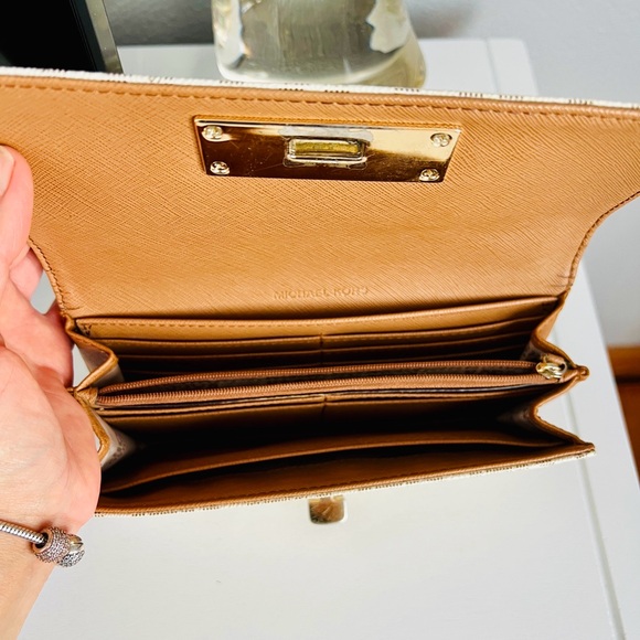 Michael Kors Callie Carryall monogrammed coated canvas handbag in vanilla Wallet - Picture 4 of 6